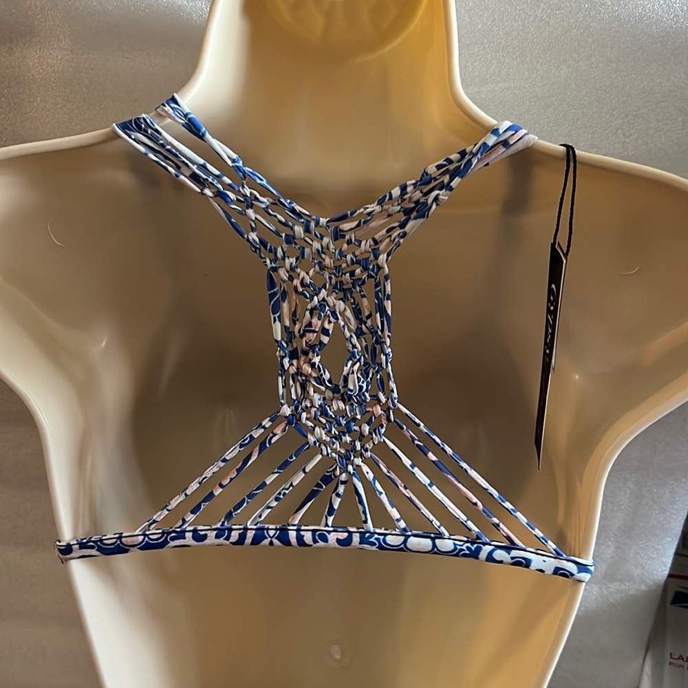 $25 - Gypsy 05 Sand Reversible triangle top - mix & match - side crochet